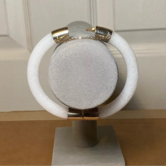 Vintage White Peking Glass Gold Tone Bracelet - Picture 7 of 10